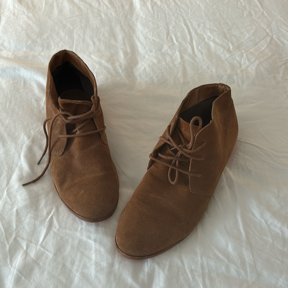 DV 9.5 desert shoes